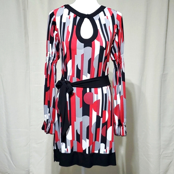 Geometric print shift dress w/ tie waist - Picture 2 of 8